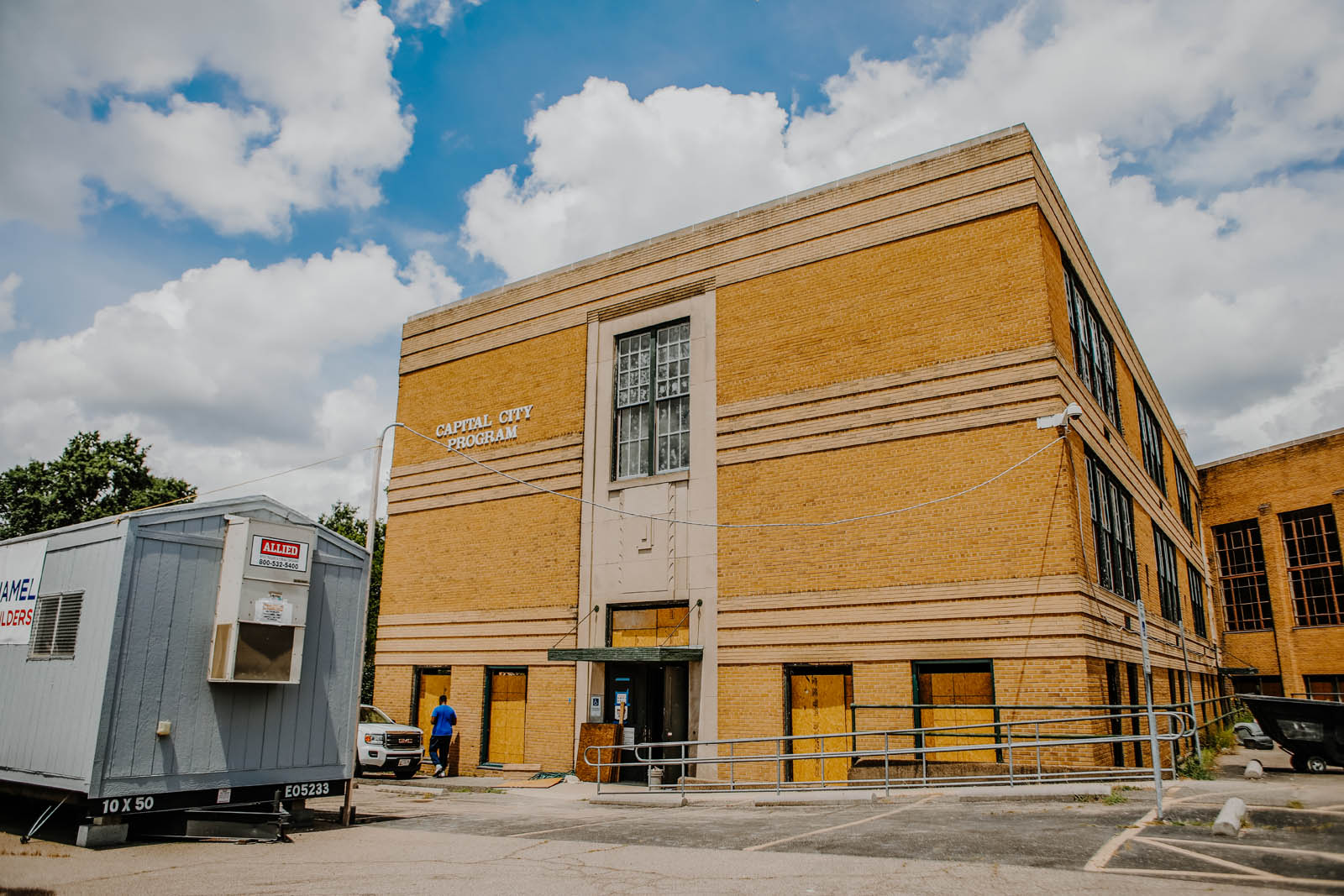 Dream Electric LLC logo