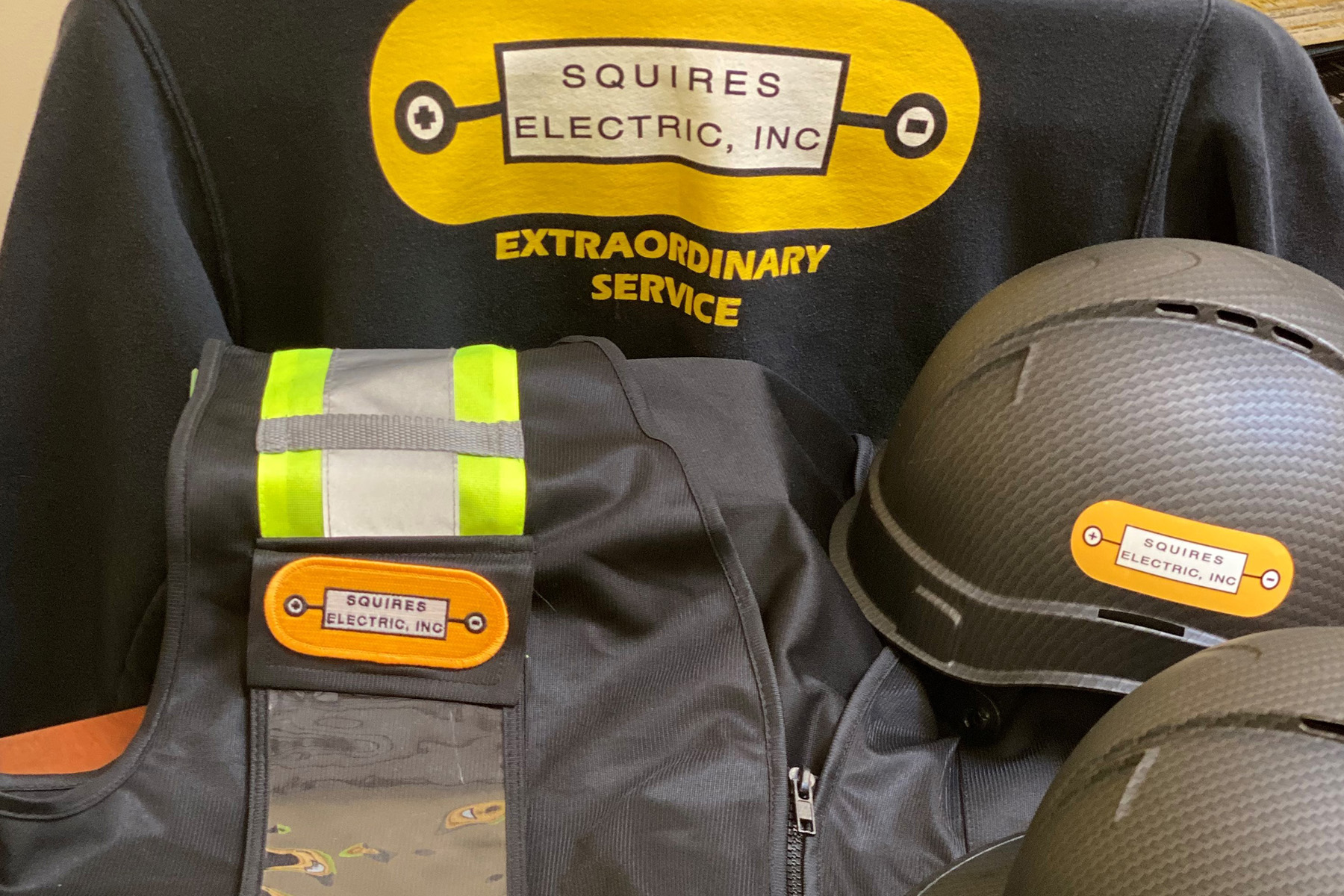 Squires Electric, Inc. logo