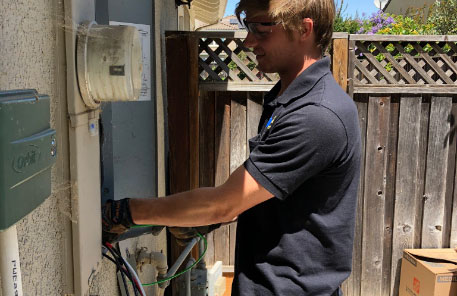 Dollens Electric logo